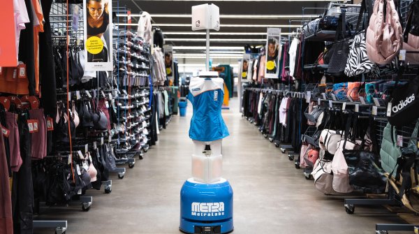 Roboter „Tory“ macht in den Decathlon Filialen die Inventur