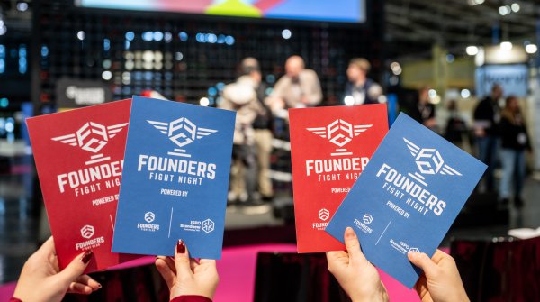 Blaue und rote Karten beim Founders FIght auf der ISPO 2024