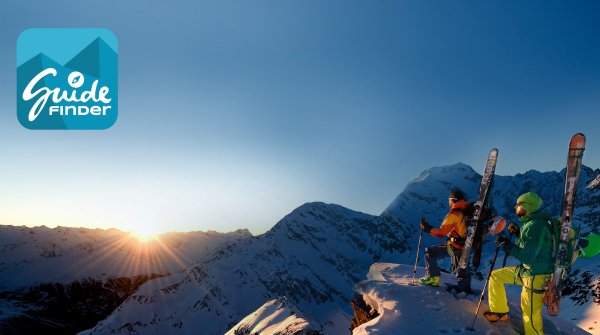 Guidefinder-Logo vor Alpenpanorama.