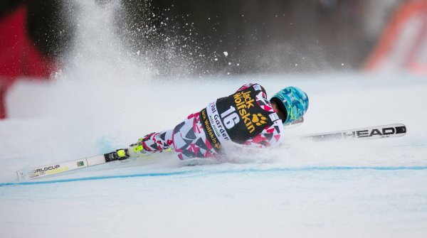 Heftiger Einschlag: Matthias Mayer crasht in Gröden, der Ski-Airbag löst aus