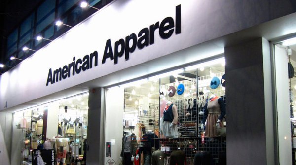 Eine American-Apparel-Filiale von außen.