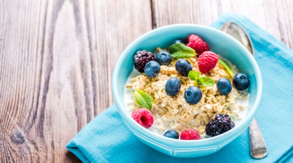 Gesunde Ernährung mit einem Müsli aus eigener Zusammenstellung