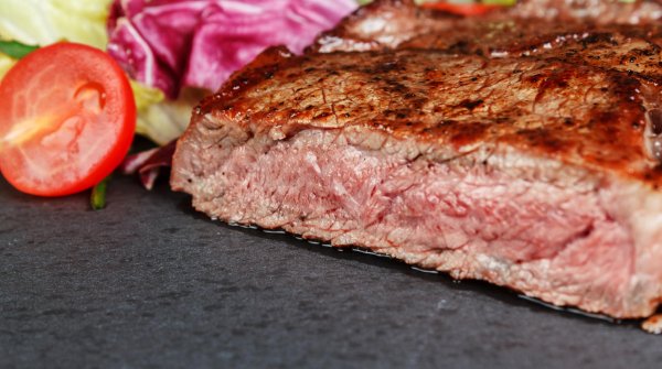 Frühstücksgenuss - ein perfekt zubereitetes Rib-Eye-Steak