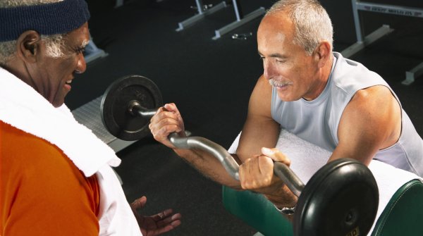 Dank Krafttraining fit bis ins hohe Alter