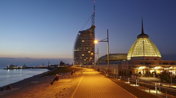 Wandern in abendlicher Stimmung in Bremerhaven