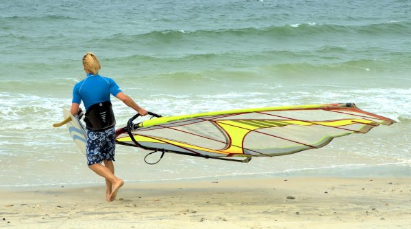 Hinein in die Fluten – die Nordsee gehört zu den Top-Surf-Revieren Deutschlands.