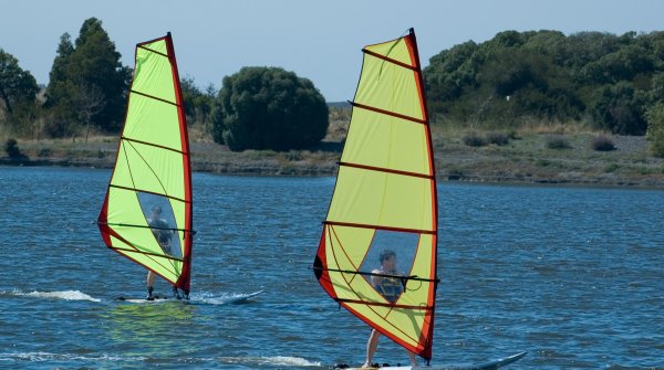 Vom Anfänger bis zum Surf-Profi – Österreichs Seen sind das ideale Revier. 