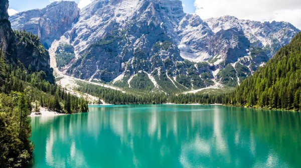 Südtirol: Eldorado für Trekking-Freunde – am Pragser Wildsee in den Dolomiten
