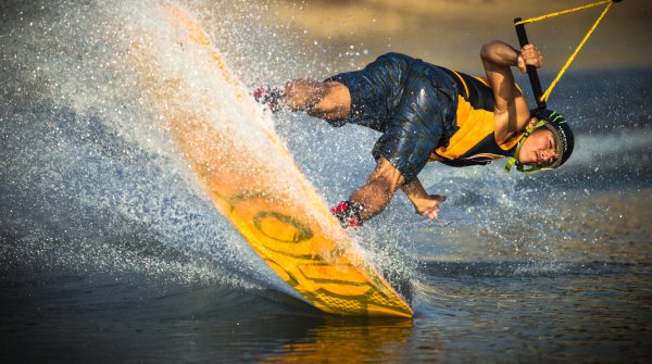 Mega-Star schon mit 18 Jahren: Daniel Grant lebt in Thailand und hat dort beste Wakeboard-Bedingungen.