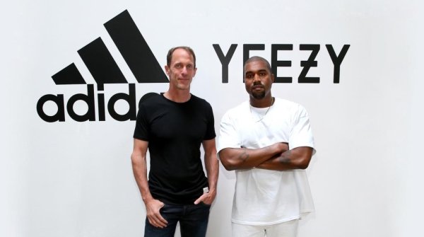 Adidas-Vorstand Eric Liedtke (l.) und Superstar Kanye West bei der Vorstellung des neuen Projekts