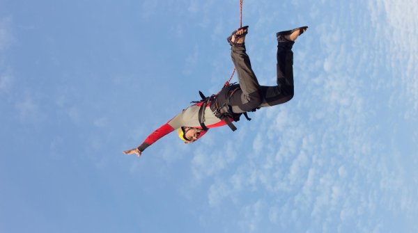 Bungee Jumping in Deutschland – am Gummiseil im freien Fall in die Tiefe.