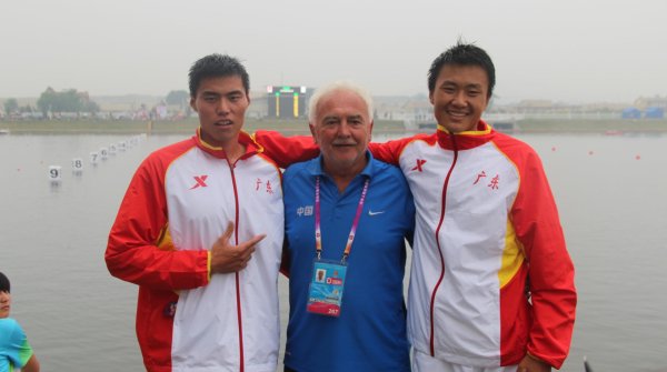 Josef Capousek together with Bi Pengfei (l.) and Li Zhenyu at the 2013 China Games. They came in at third place.