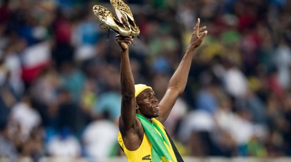 Usain Bolt lets his golden Puma shoes take center stage