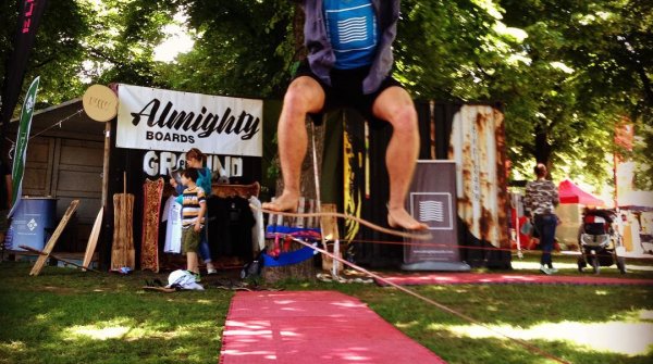 Slackdecken mit Almighty Boards ist eine echte Herausforderung.