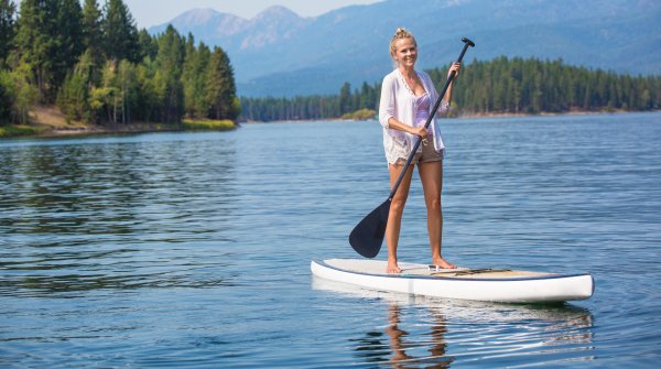 Liegt der See ruhig und flach da, herrschen die besten Konditionen für SUP-Anfänger.