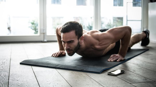 Freeletics setzt auf digital geführtes Bodyweight-Training mit starkem Community-Bezug.