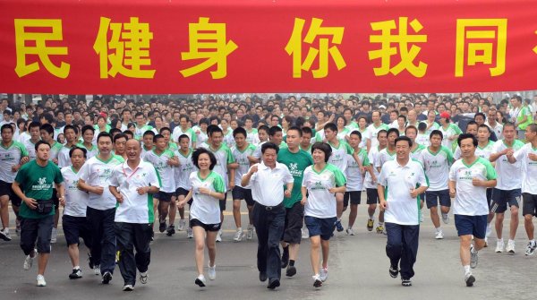 Die Parks sind voll mit Läufern: In Peking gehen die Menschen immer mehr auf die Straße.