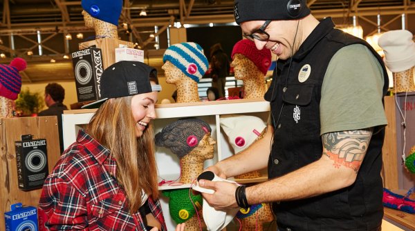 Earebel-Geschäftsführer Didi Hirsch (r.) als frisch gebackener ISPO BRANDNEW Finalist auf der ISPO MUNICH 2014.