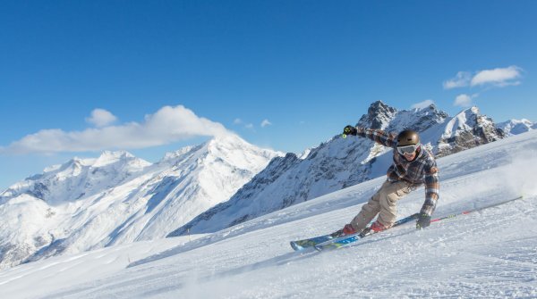 Saas-Fee im Kanton Wallis liegt umrahmt von insgesamt elf Viertausendern.