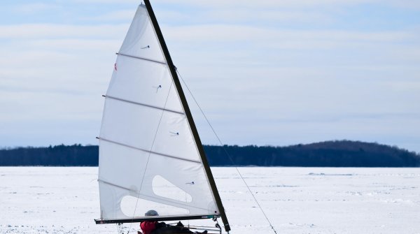 Eissegeln: Mit mehr als 100 km/h über den gefrorenen See