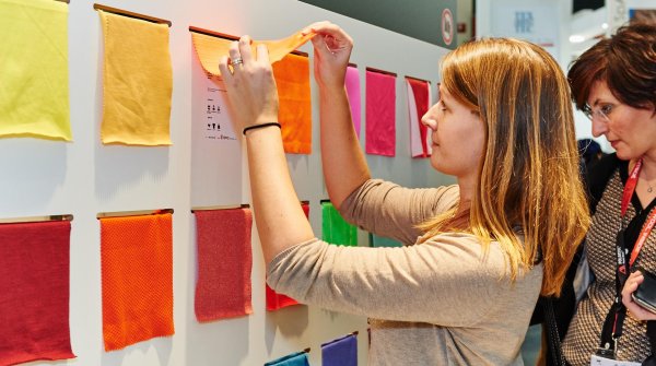 Was steckt hinter den Stoffen? ISPO TEXTRENDS kührt die innovativsten und nachhaltigsten Textilien.