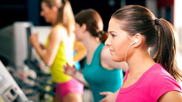 Viele Frauen schätzen es, wenn sie unbeobachtet von Männern in Fitnessstudios trainieren können.