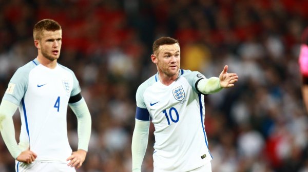 Three lions and one swoosh: Nike remains sponsor of the English national team – and thereby on the chest of Wayne Rooney.
