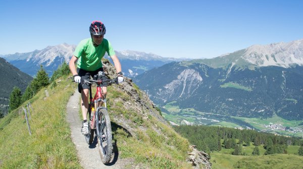 Sportlicher Genuss: Per Mountainbike durch die Schweizer Alpen