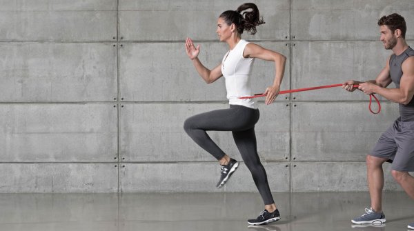 Resistance bands are also suitable for partner exercises.