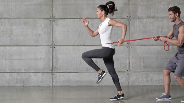 Resistance bands are also suitable for partner exercises.