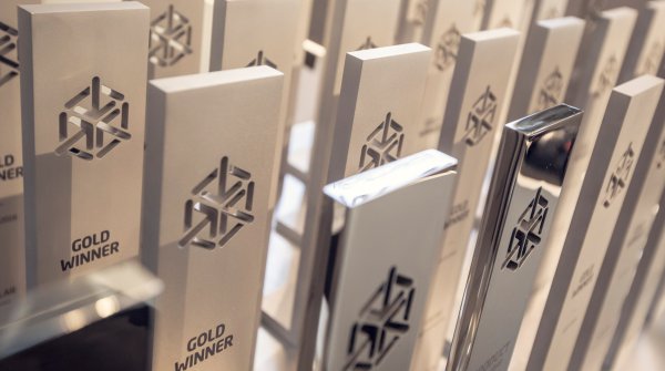 Die Trophäen des ISPO AWARD sind in der Sportbranche begehrt.