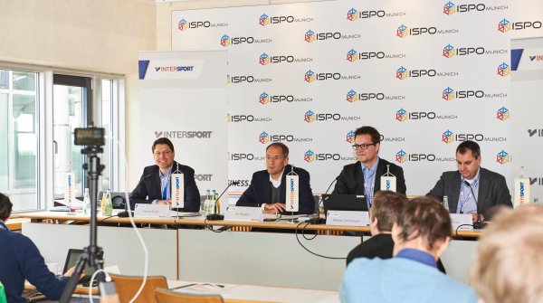 Die Intersport Pressekonferenz mit Hannes Rumer, Kim Roether, Michael Steinhauser und Jochen Schnell (v. l. n. r.).