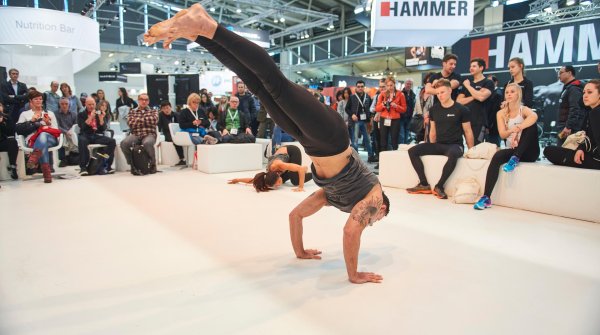 Melayne und Cameron Shayne performen Budokon auf der Health & Fitness-Bühne der ISPO MUNICH 2017.