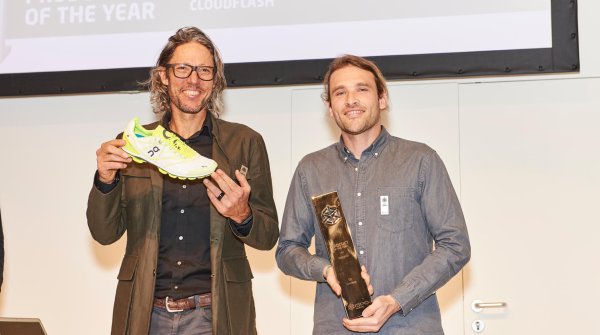 Olivier Bernhard (left) and Ilmarin Heitz are proud of the PRODUCT OF THE YEAR for On Running.