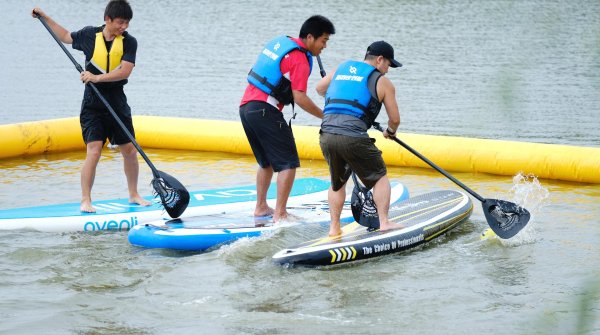 Auf dem ISPO Open Demo Day wird Stand-up Paddling zum Teamsport.