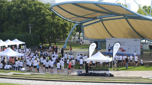 Die Ruhe vor dem Sturm. Um 7 Uhr morgens trafen sich 450 Läufer zum Morning Run der ISPO SHANGHAI im Century Park