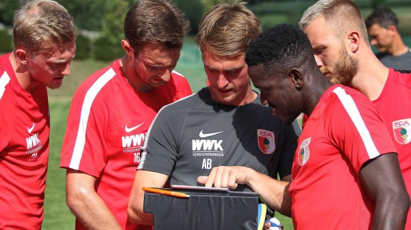 For players of the Bundesliga club FC Augsburg game analysis is part of the training routine.
