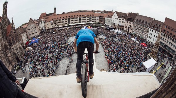 The Red Bull District Ride 2017 was the final of the FMB Diamond Series 2017.