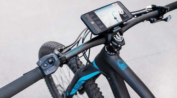 Cobi uses the smartphone and connects (e-)bikers with, among other things, navigation apps
