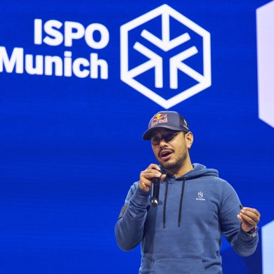 Nirmal Purja auf der Bühne der ISPO Munich 2023.