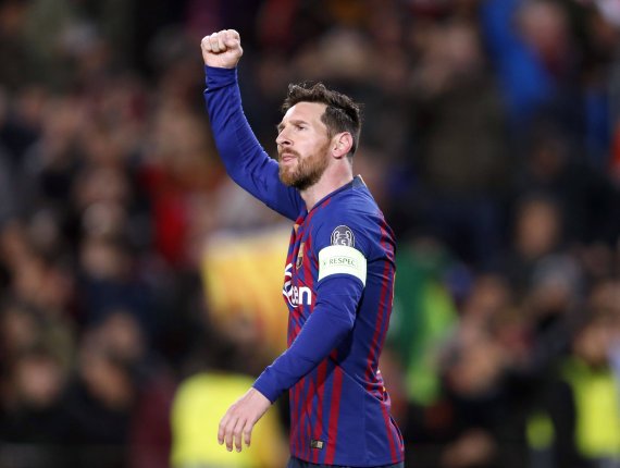 3. Lionel Messi: 112,11 Mio. Follower Der vielleicht beste Fußballer der Welt ist zumindest auf Instagram „nur“ die Nummer 3. Lionel Messi vom FC Barcelona at allerdings mehr als doppelt so viele Follower wie der Viertplatzierte Beckham – und das, obwohl Messis Fans nur durchschnittlich alle zehn Tage neuen Instagram-Content zu Gesicht bekommen. Was Messis gigantische Follower-Zahl noch beeindruckender macht: Im Gegensatz zu vielen anderen populären Kickern blieb Messi seinem FC Barcelona stets treu, hat a