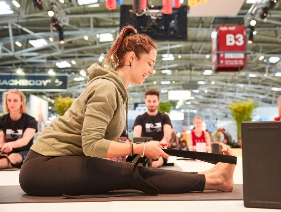 Blackroll meets Yoga mit Sinah Diepold, Claudio Trento und dem Basefive-Team auf der ISPO Munich 2021