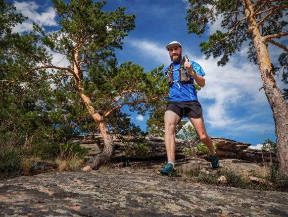 Trailrunner macht Sport in der Natur