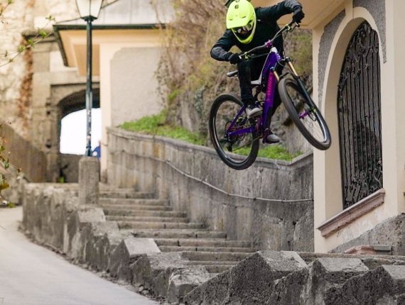 Street Trial is one of Fabio Wibmer's specialities.