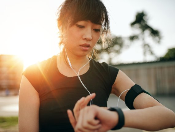 Fitness-Tracker sind nur einer von vielen Anwendungsbereichen von Wearables.