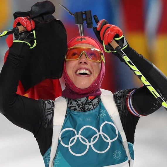 Laura Dahlmeier freut sich über ihren Erfolg mit Gold in Pyeongchang