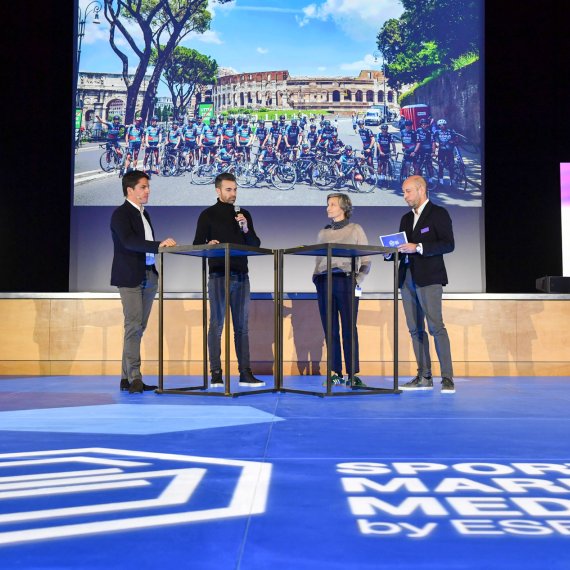 Thomas Rohregger (LIDL), Heide Sahl (BORA) et Moritz Breuer (Volkswagen Group) lors du talk de SPORT BRAND MEDIA à l'ISPO 2024.