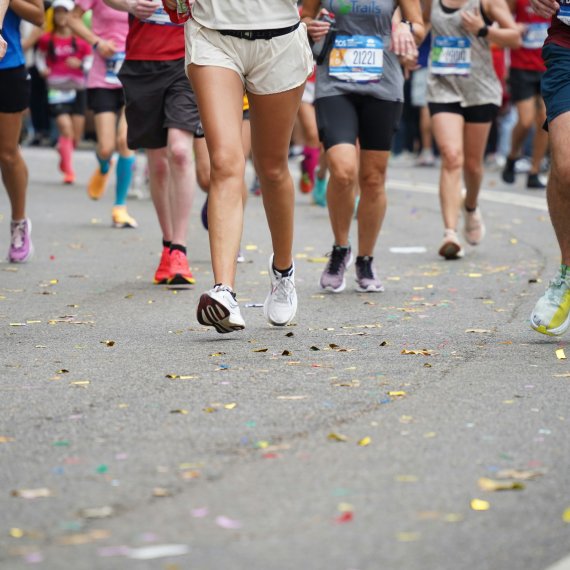 Sportliche Leute bei einem Marathon