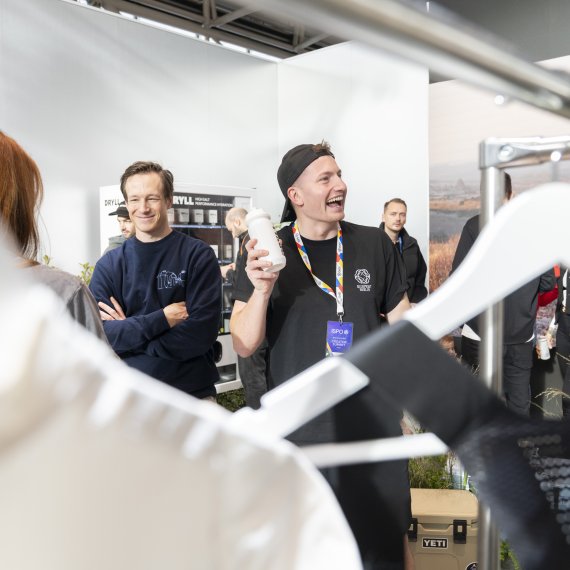 Begeisterte Messebesucher auf der ISPO 2025