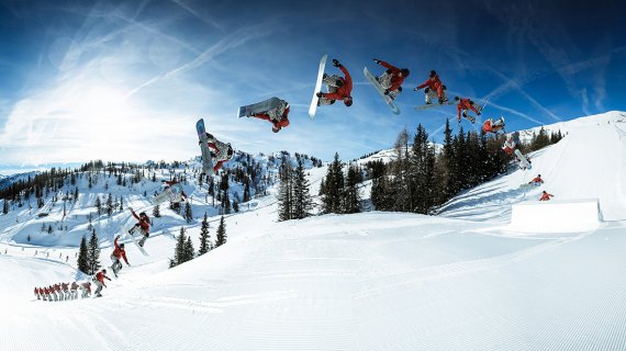 Special highlights in the Absolut Park in Flachauwinkl are the halfpipe and the Burton Stash Park, where wooden obstacles are integrated into the natural terrain.